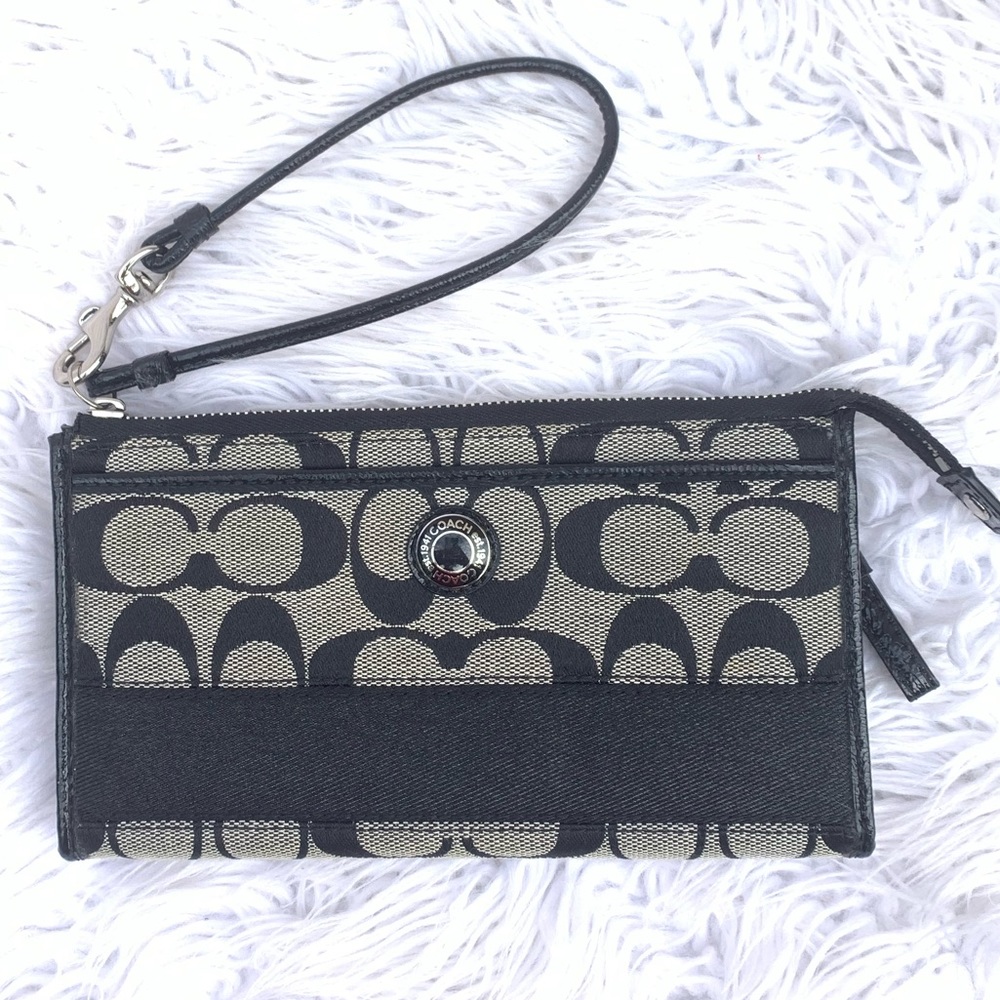 〰️COACH〰️ Wristlet